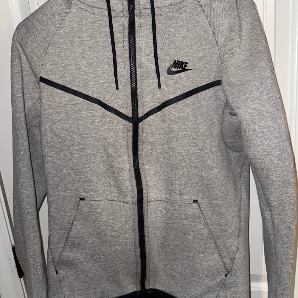 Nike tech fit Men’s Gray Full-Zip Hoodie